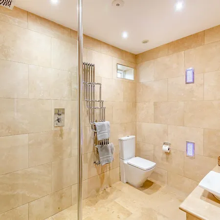 بيت للعطل Old Joiners Shop *